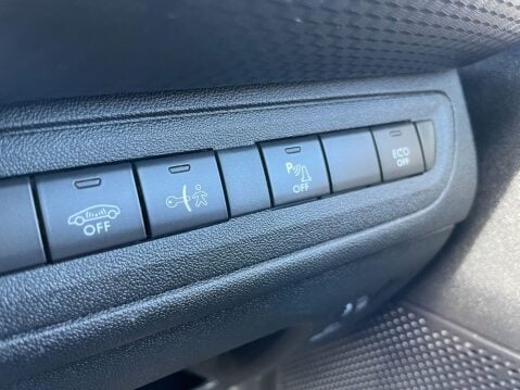 Peugeot 2008 1.2 PureTech Allure Premium Euro 6 (s/s) 5dr 27