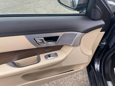 Jaguar XF 2.2d Luxury Auto Euro 5 (s/s) 4dr 32