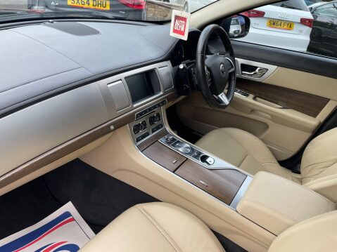Jaguar XF 2.2d Luxury Auto Euro 5 (s/s) 4dr 30