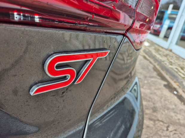 Ford Focus ST 2.3L EcoBoost 280PS 6 Speed Manual 5 door FWD 15