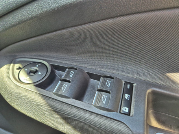 Ford C-Max C-MAX Titanium NON LOCAL SVP 1.5L TDCi 120PS 6 Speed PowerShift Automatic 2 16