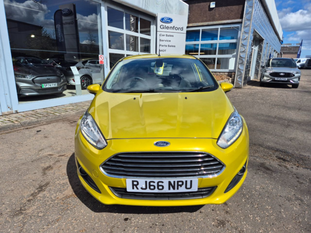 Ford Fiesta Titanium Turbo 2