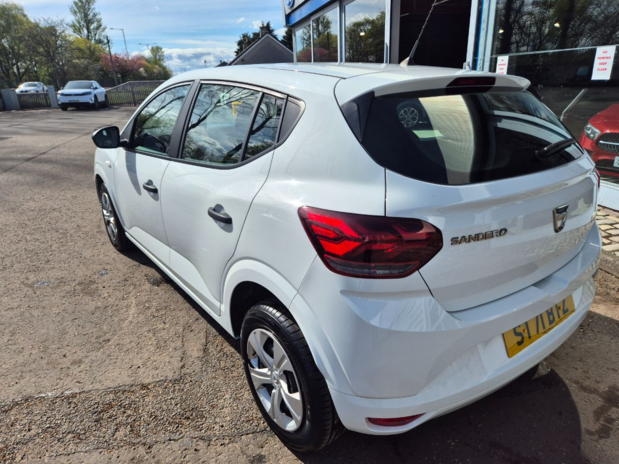 Dacia Sandero Essential Sce 5