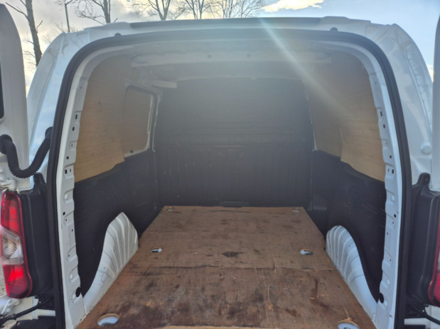 Vauxhall Combo L1 DIESEL 2300 1.5 Turbo D 100ps H1 Dynamic Van 8