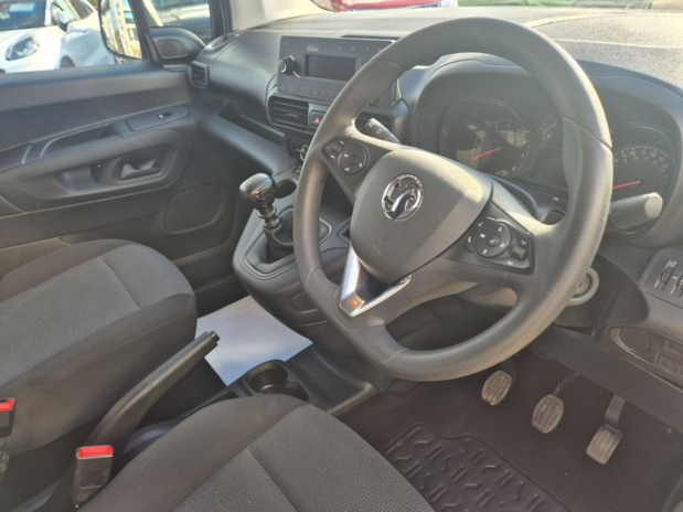 Vauxhall Combo L1 DIESEL 2300 1.5 Turbo D 100ps H1 Dynamic Van 9