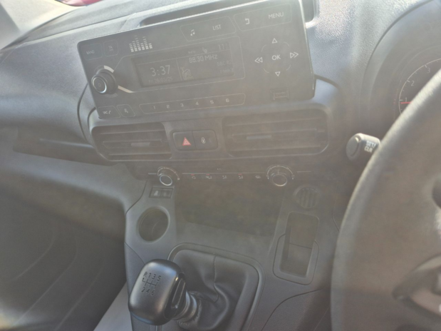 Vauxhall Combo L1 DIESEL 2300 1.5 Turbo D 100ps H1 Dynamic Van 13