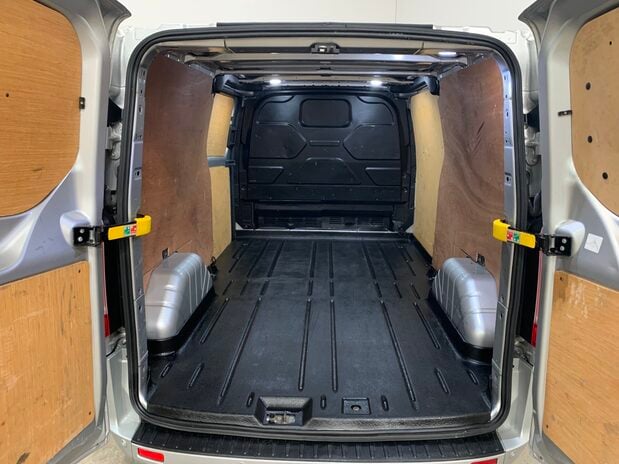 Ford Transit Custom 320 L2 DIESEL FWD 2.0 EcoBlue 130ps Low Roof Limited Van Auto 9