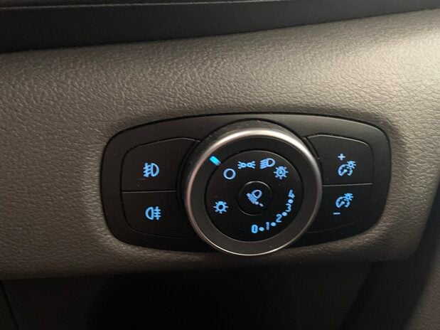 Ford Transit Custom 320 L2 DIESEL FWD 2.0 EcoBlue 130ps Low Roof Limited Van Auto 13