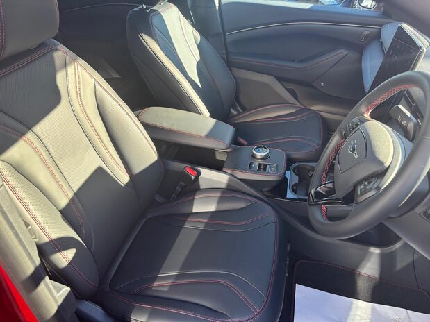 Ford Mustang Mach-E PREMIUM 16