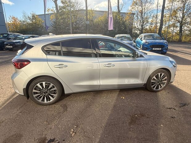 Ford Focus TITANIUM X EDITION MHEV 8