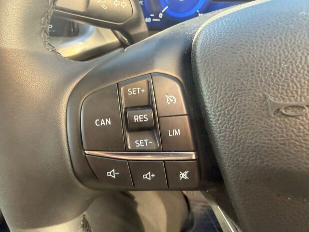 Ford Focus TITANIUM X EDITION MHEV 18