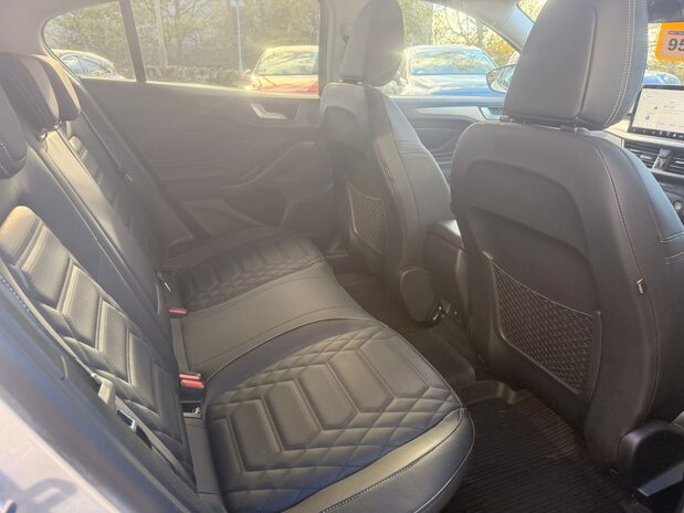 Ford Focus TITANIUM X EDITION MHEV 10