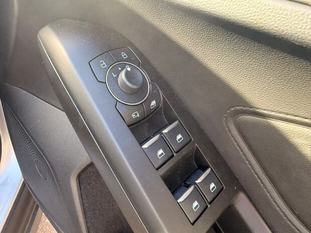 Ford Focus TITANIUM X EDITION MHEV 12