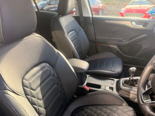 Ford Focus TITANIUM X EDITION MHEV 13