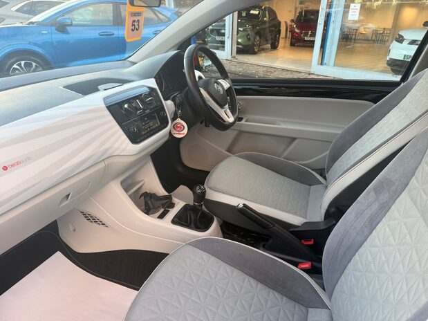 Volkswagen Up UP BY BEATS 15