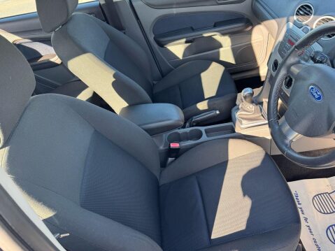 Ford Focus 1.6 Zetec Climate 5dr 28