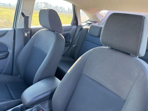 Ford Focus 1.6 Zetec Climate 5dr 36