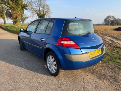 Renault Megane 1.6 VVT Dynamique 5dr 17