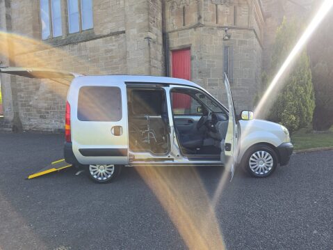 Renault Kangoo AUTHENTIQUE 16V 24