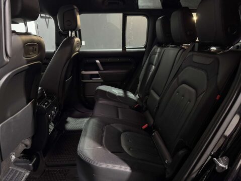 Land Rover Defender 3.0 D300 MHEV X-Dynamic HSE SUV 5dr Diesel Auto 4WD Euro 6 (s/s) (300 ps) 17