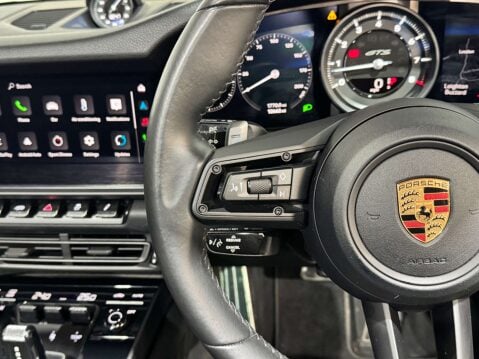 Porsche 911 3.0 911 Carrera GTS 2dr 32