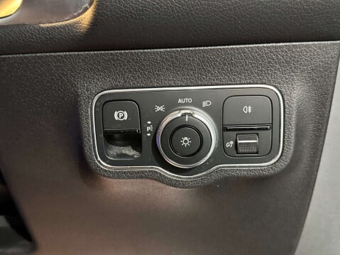 Mercedes-Benz GLB 1.3 GLB 200 AMG Line Premium Auto 5dr 25