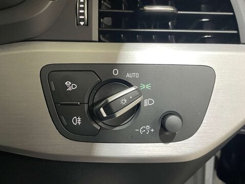 Audi A4 2.0 A4 S Line 35 TFSI Semi-Auto 4dr 28