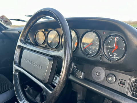 Porsche 911 CARRERA TARGA 20