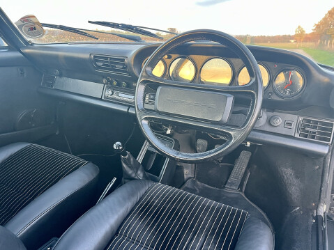 Porsche 911 CARRERA TARGA 23