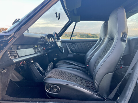 Porsche 911 CARRERA TARGA 29