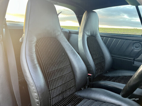 Porsche 911 CARRERA TARGA 28