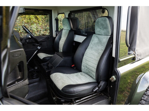 Land Rover Defender 90 TD5 COUNTY P/U 9