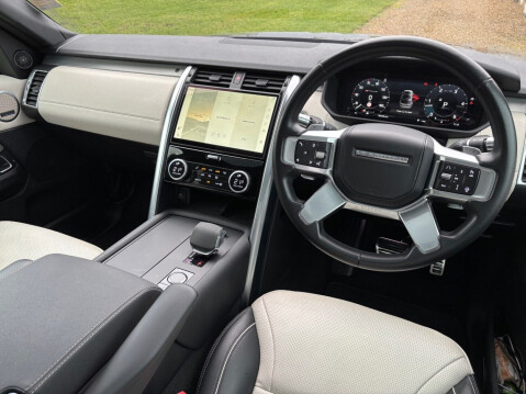 Land Rover Discovery R-DYNAMIC HSE MHEV 9