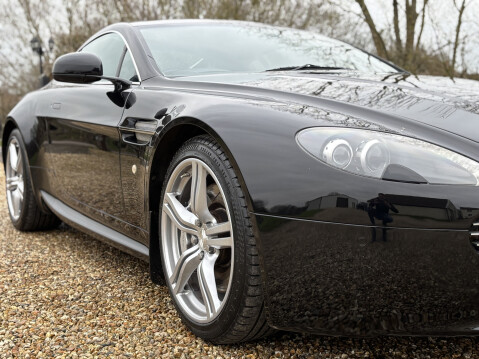 Aston Martin Vantage V8 15