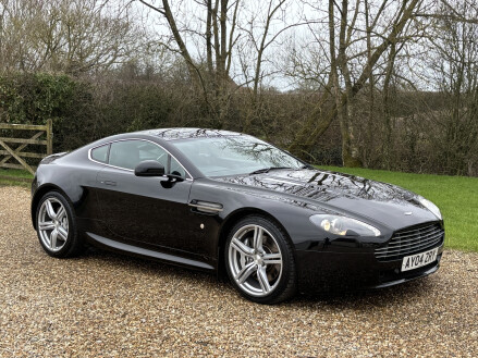 Aston Martin Vantage V8