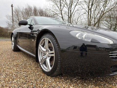 Aston Martin Vantage V8 20
