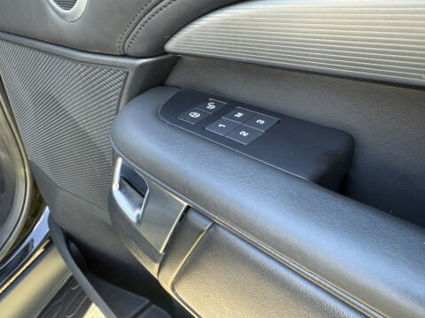 Land Rover Discovery SDV6 HSE LUXURY 34