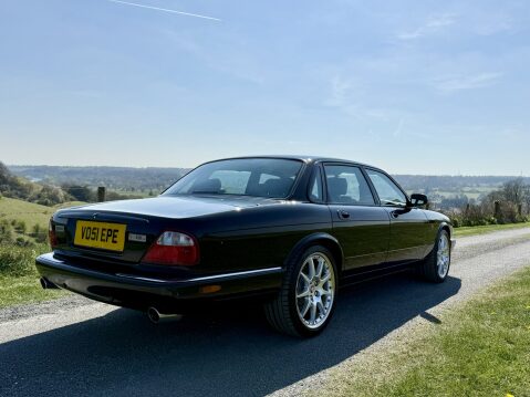 Jaguar XJ XJR 100 V8 SUPERCHARGED / ONE OF 82 IN THE UK 2