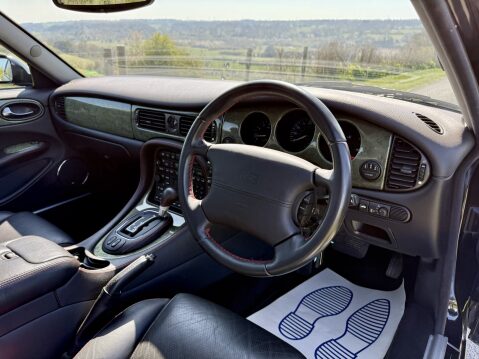 Jaguar XJ XJR 100 V8 SUPERCHARGED / ONE OF 82 IN THE UK 25