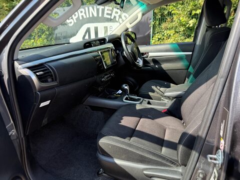 Toyota Hilux 2.4 D-4D Invincible Auto 4WD Euro 6 (s/s) 4dr (TSS) 9