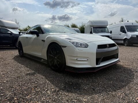 Nissan GT-R 3.8 V6 Premium Black Auto 4WD Euro 5 2dr 6