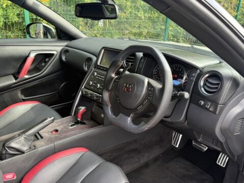 Nissan GT-R 3.8 V6 Premium Black Auto 4WD Euro 5 2dr 11