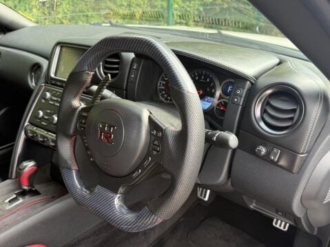 Nissan GT-R 3.8 V6 Premium Black Auto 4WD Euro 5 2dr 16