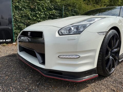 Nissan GT-R 3.8 V6 Premium Black Auto 4WD Euro 5 2dr 21