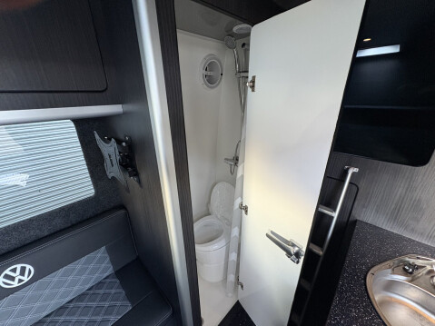 Volkswagen Crafter 4 berth race van. Motorhome. Large garage 16