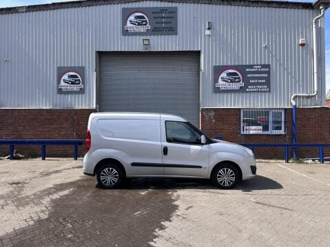 Vauxhall Combo L1H1 2000 SPORTIVE 1.3 CDTI 3 SEAT 2