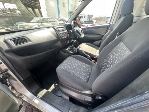 Vauxhall Combo L1H1 2000 SPORTIVE 1.3 CDTI 3 SEAT 10