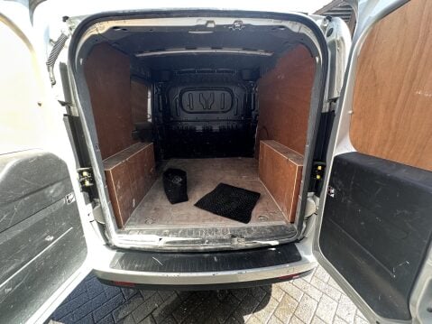 Vauxhall Combo L1H1 2000 SPORTIVE 1.3 CDTI 3 SEAT 13