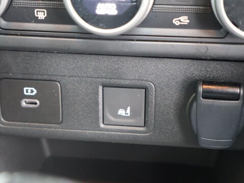 Dacia Jogger 1.6 TCe-h EXTREME Auto Euro 6 (s/s) 5dr 28