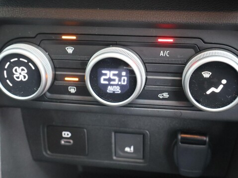 Dacia Jogger 1.6 TCe-h EXTREME Auto Euro 6 (s/s) 5dr 38